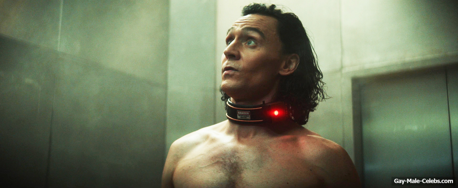 Tom Hiddleston Shirtless &amp; Strong Abs in Loki