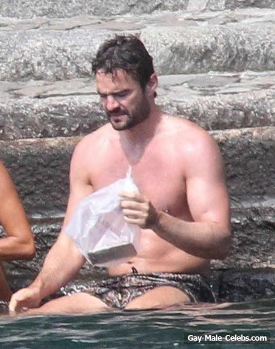 Thom Evans Caught Relaxing Shirtless With Her Girlfriend