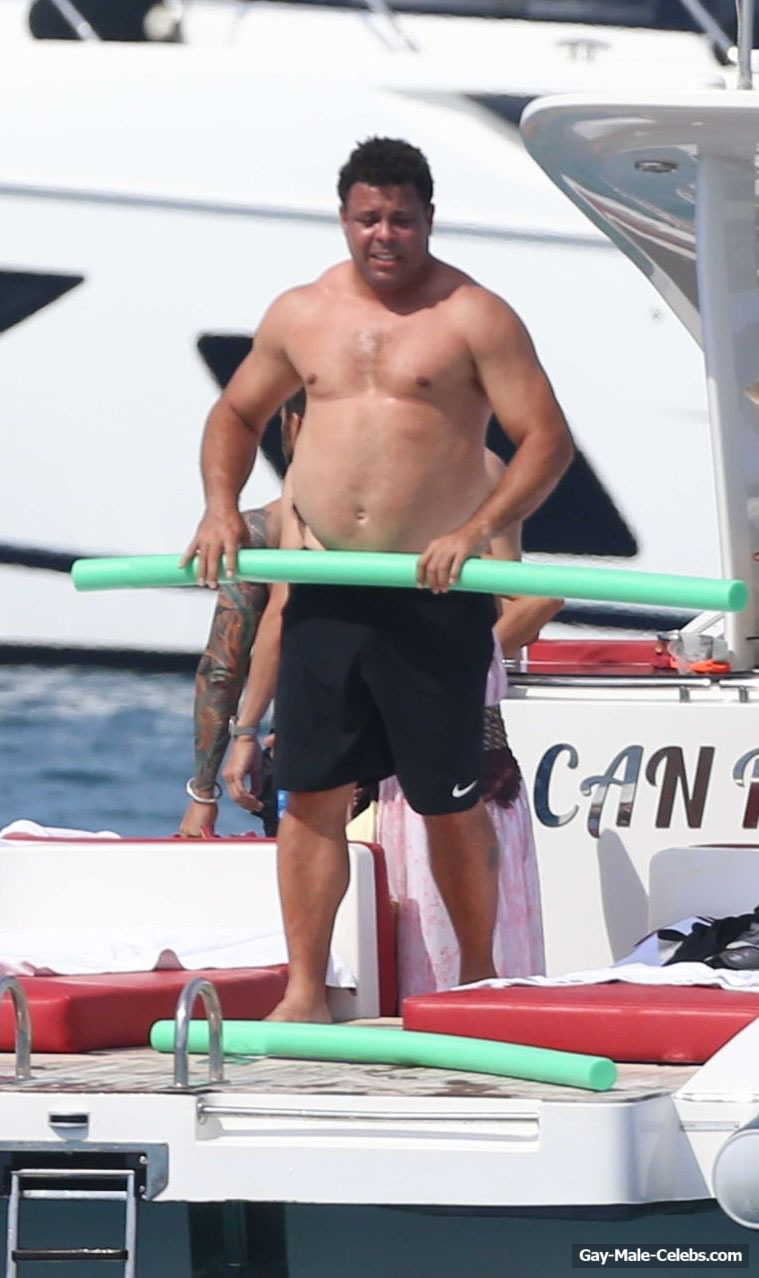 Ronaldo Paparazzi Shirtless Yacht Photos