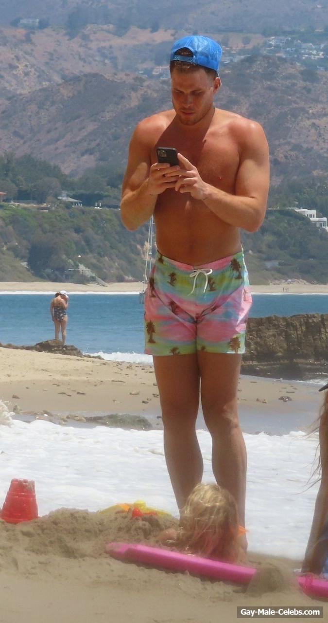 Blake Griffin Paparazzi Shirtless Beach Photos