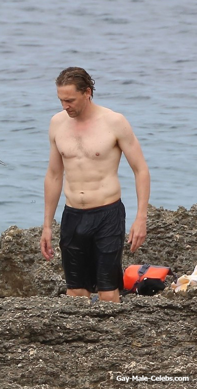 Tom Hiddleston Great Bulge And Shirtless Photos