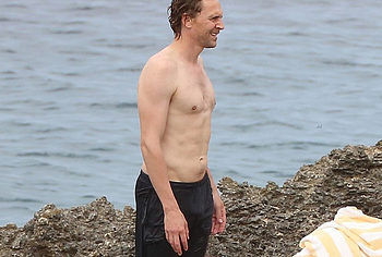 Tom Hiddleston nudity photos