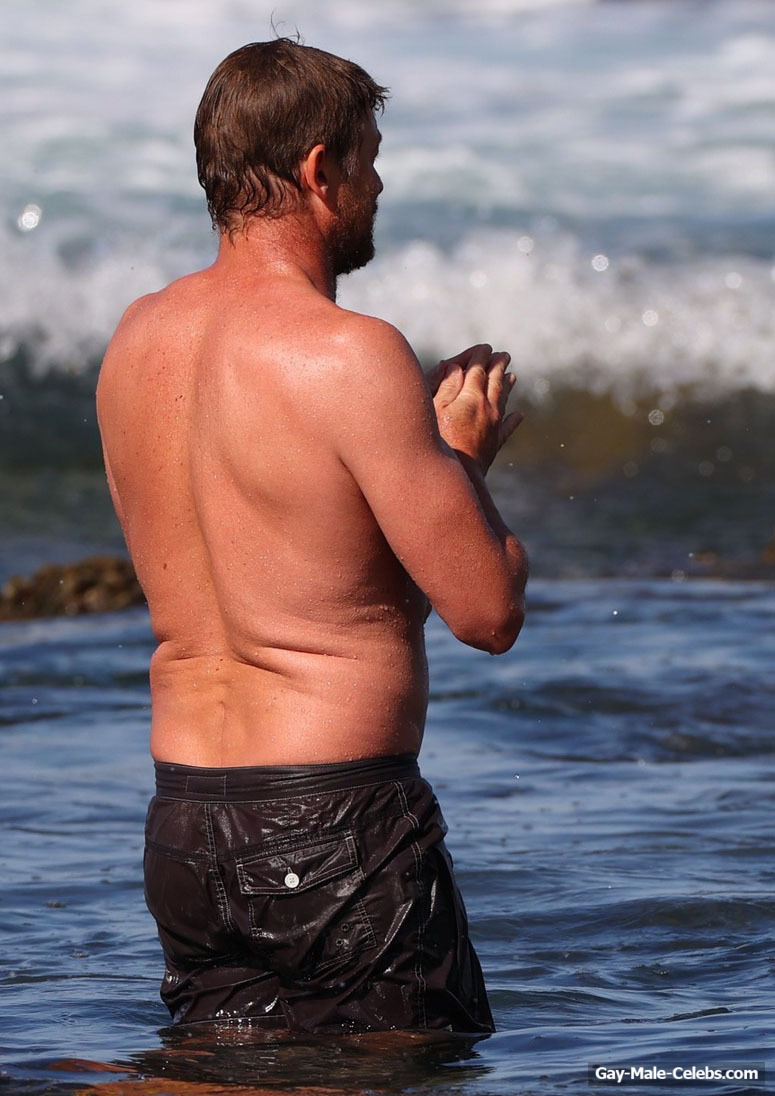 Simon Baker Caught Shirtless With Son On A Beach