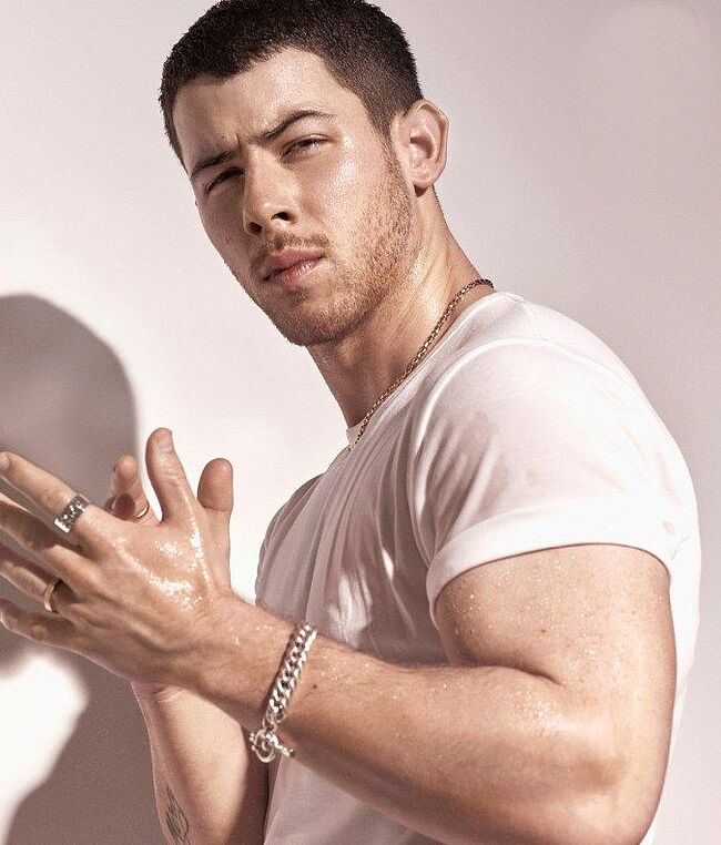 Nick Jonas sexy photos