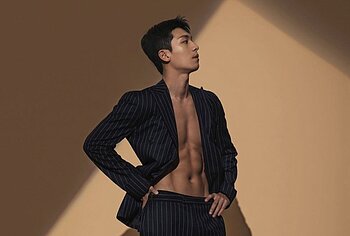 Wi Ha-joon bulge