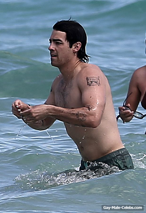 Joe Jonas Shirtless And Bulge Beach Photos