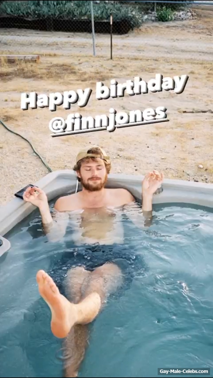Finn Jones Nude And Sexy Shirtless Photos
