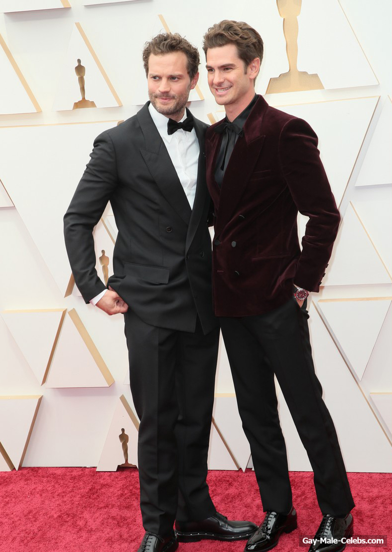 Jamie Dornan &amp; Andrew Garfield Cute Kiss on the Oscars Red Carpet