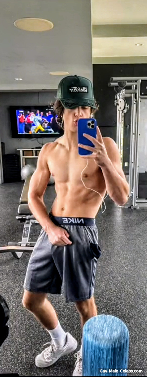 Asher Angel Shirtless And Sexy Photos