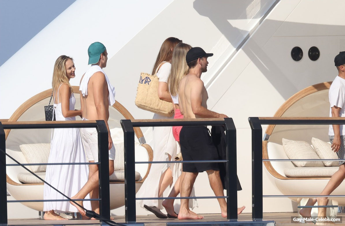 Tobey Maguire Caught Shirtless On A Yacht