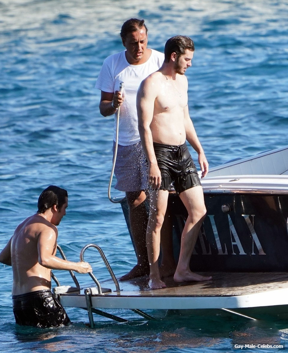 Andrew Garfield Shirtless And Bulge Photos