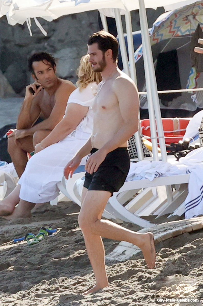 Andrew Garfield Shirtless And Bulge Photos