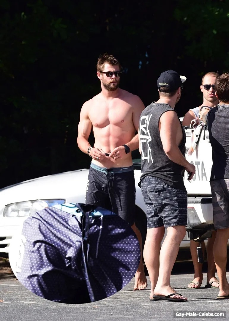 Chris Hemsworth Bulge And Shirtless Photos