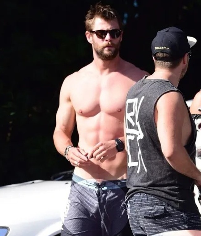 Chris Hemsworth bulge