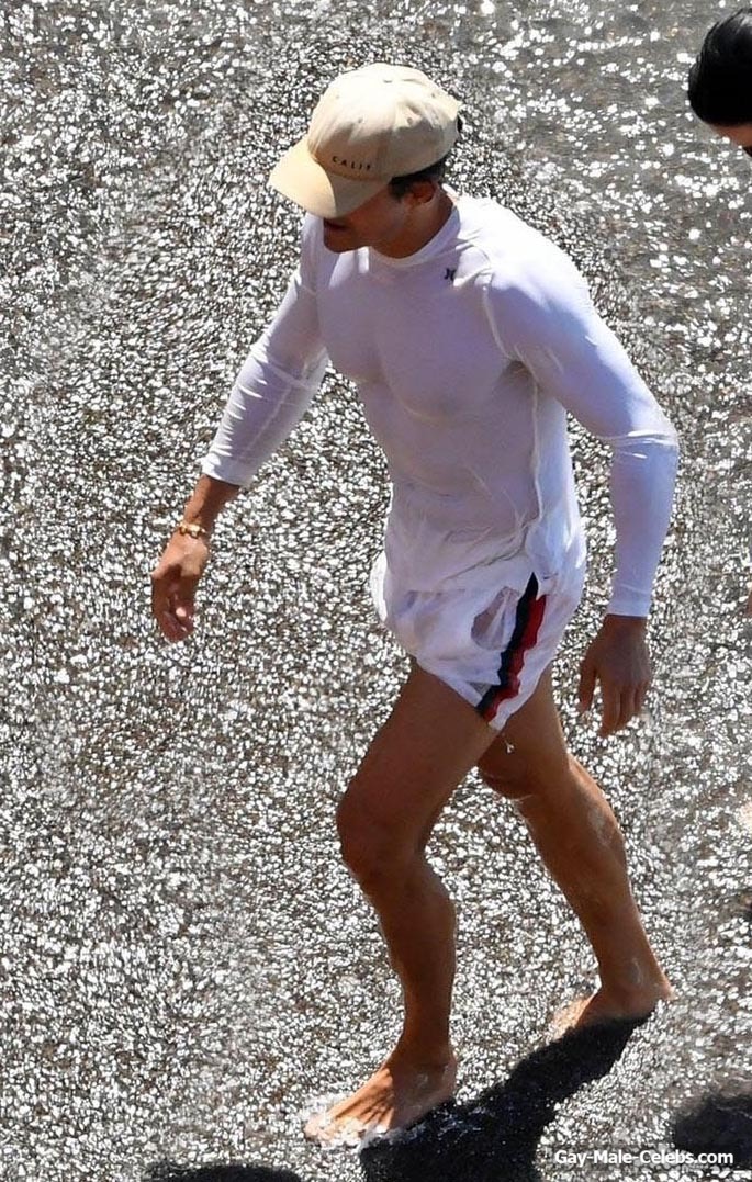 Orlando Bloom Flashing His Dick Through Wet Shorts