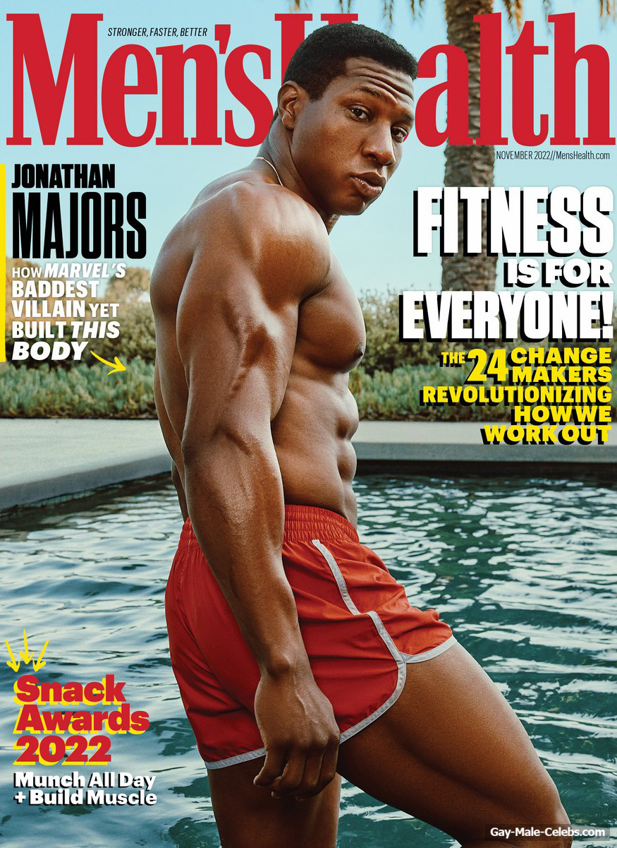 Jonathan Majors Shows His Shirtless Muscle Body