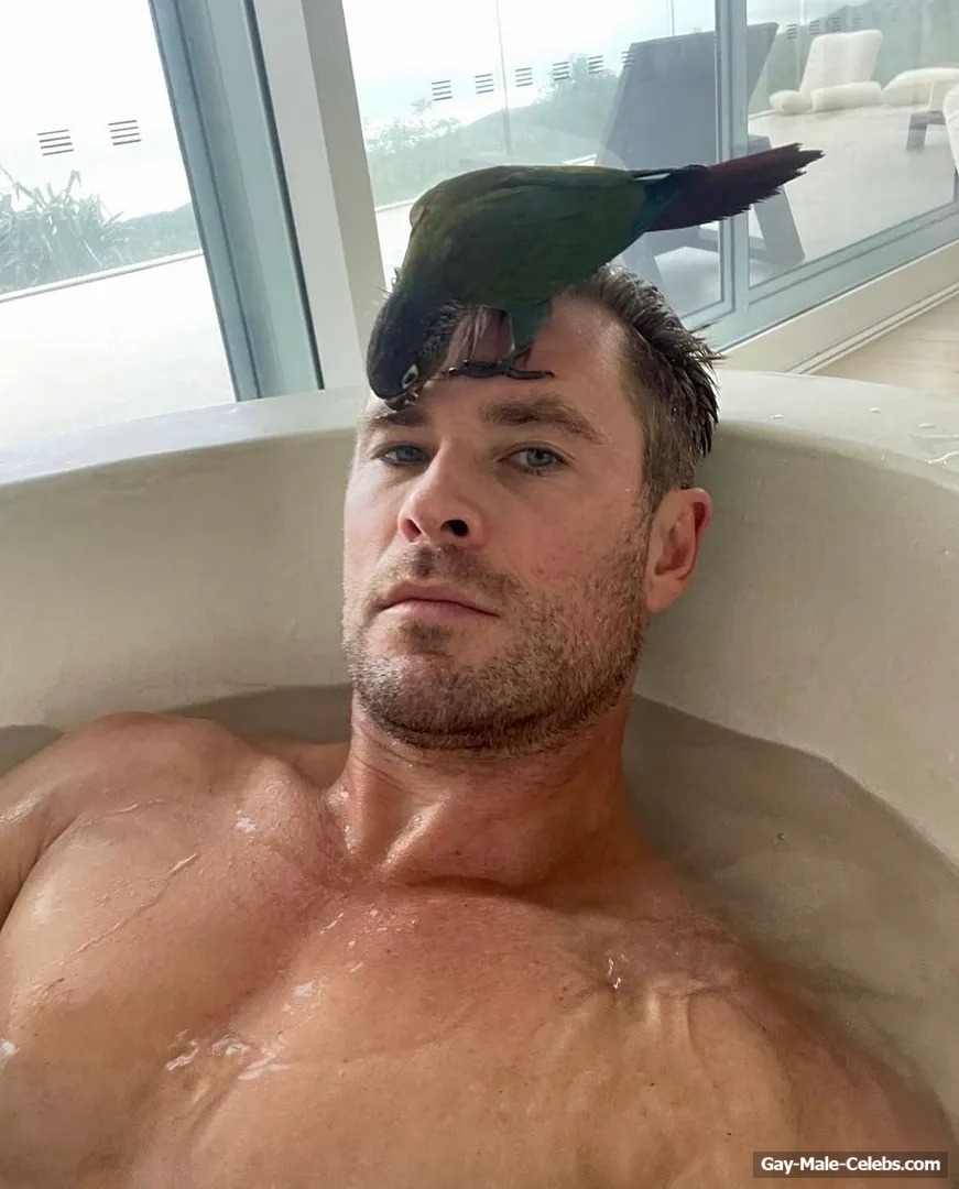 Chris Hemsworth Flaunts His Muscle Naked Body on Disney+