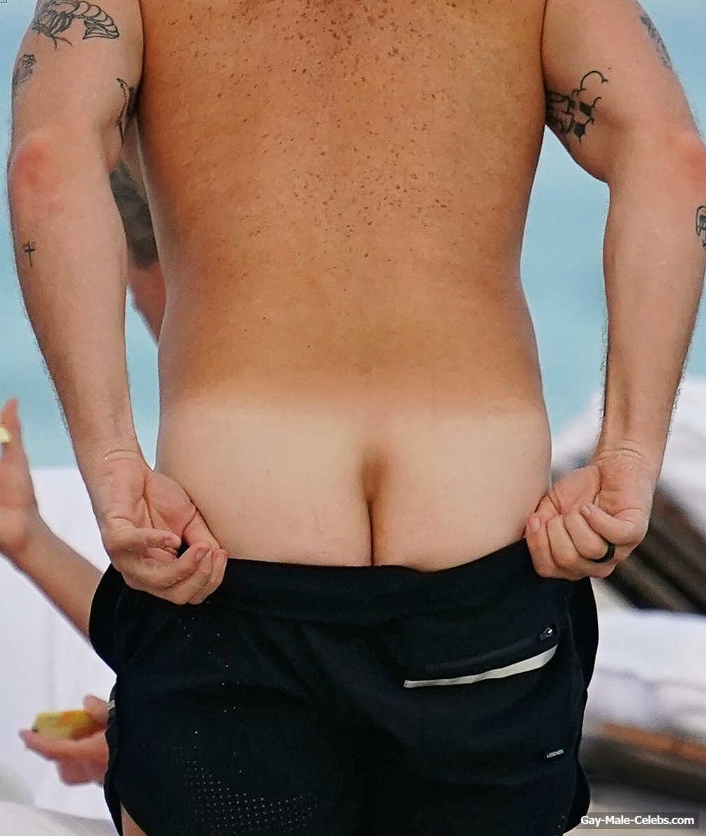 Diplo Bares His Tight Sweet Ass On A Beach