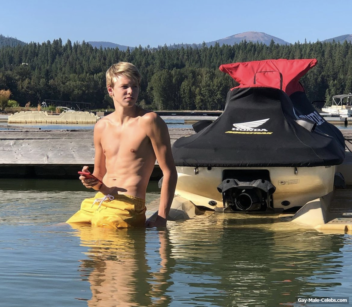 Carson Lueders Shirtless And Sexy Photos