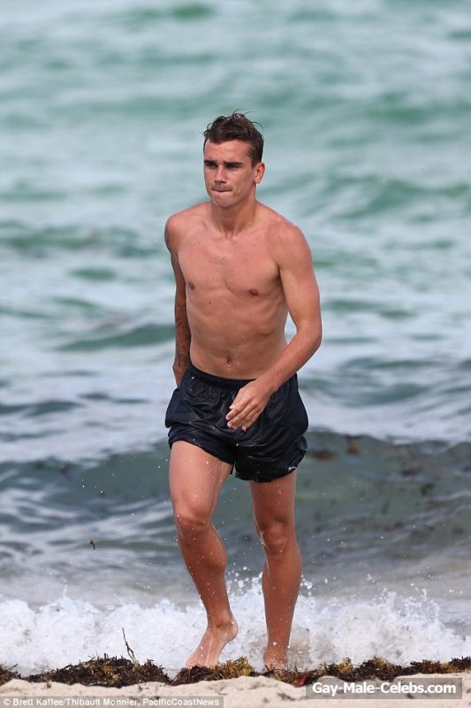 Antoine Griezmann Shirtless And Bulge Photos