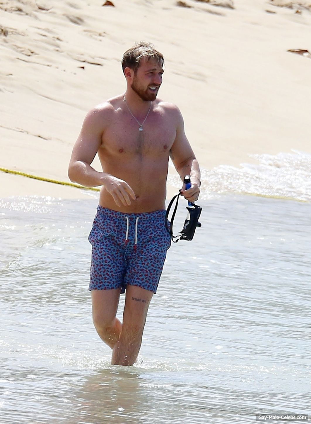 Sam Thompson Shirtless And Sexy On A Beach