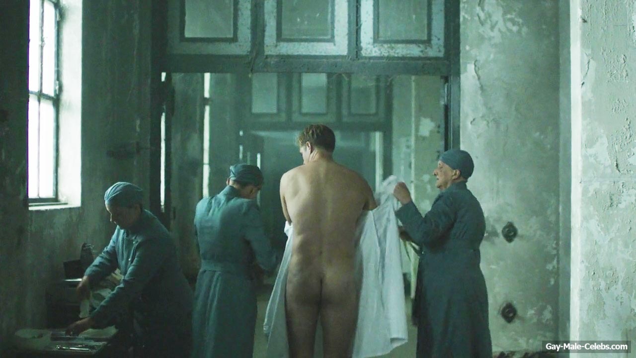 Alexander Skarsgard Nude And Sexy in Infinity Pool