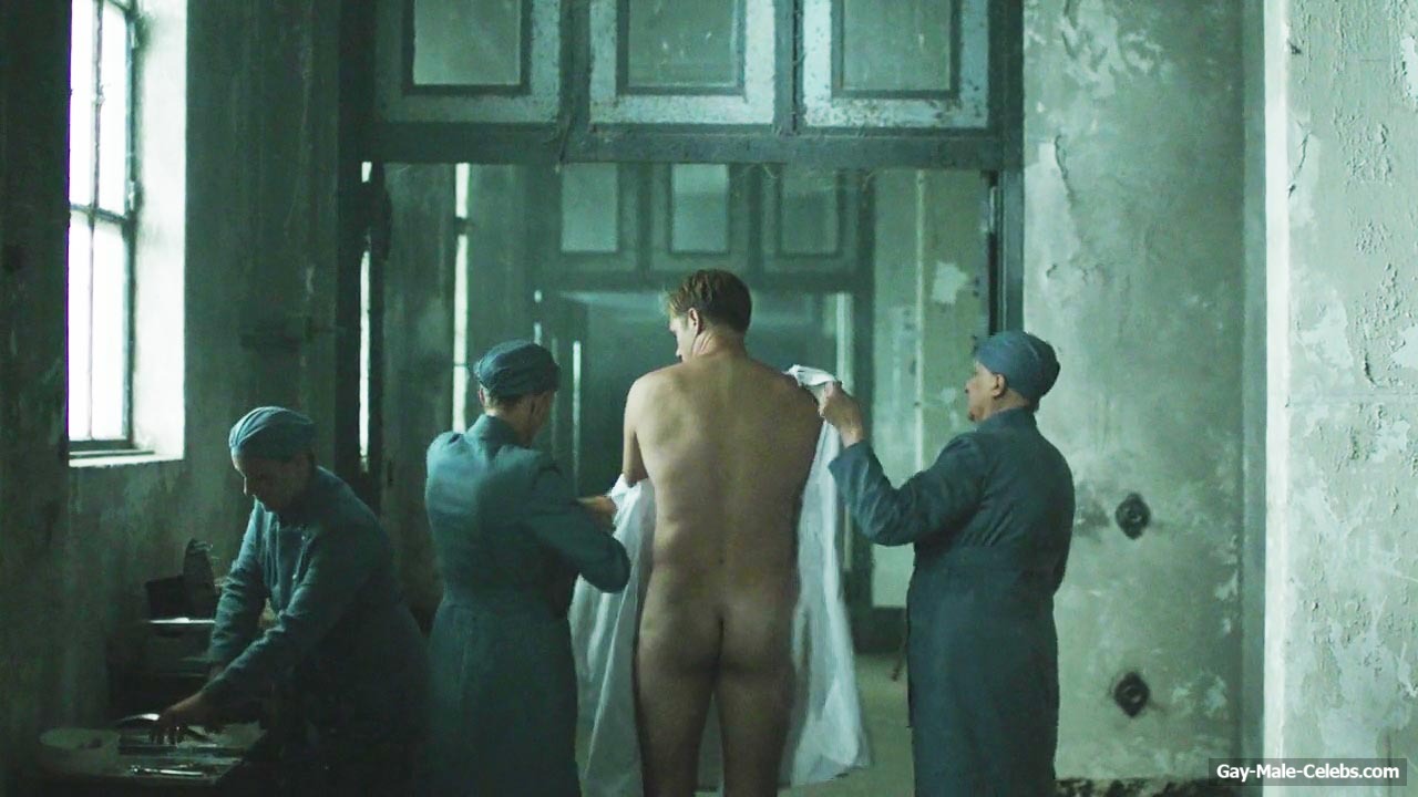 Alexander Skarsgard Nude And Sexy in Infinity Pool