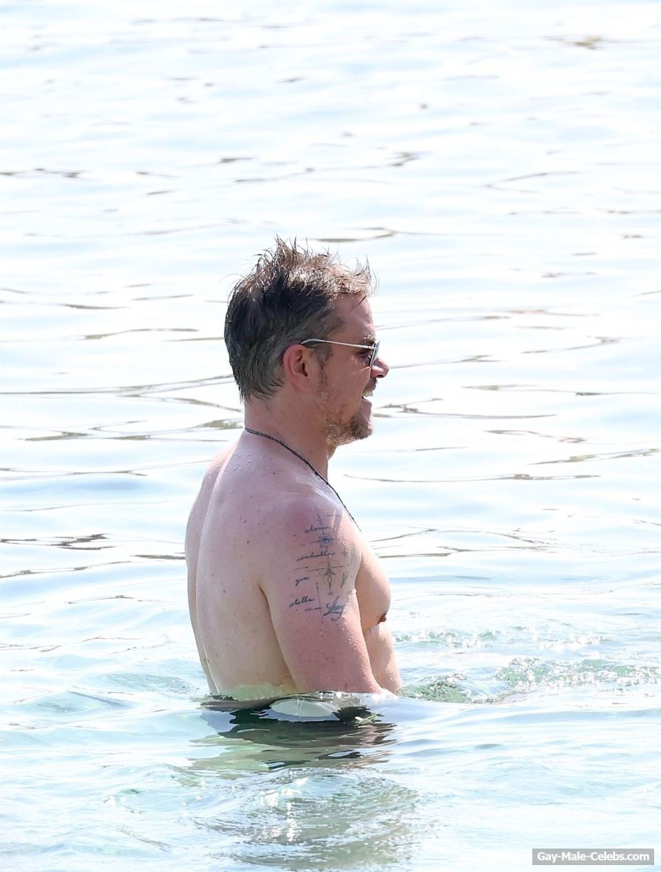 Matt Damon Relaxing Shirtless With Girlfriend