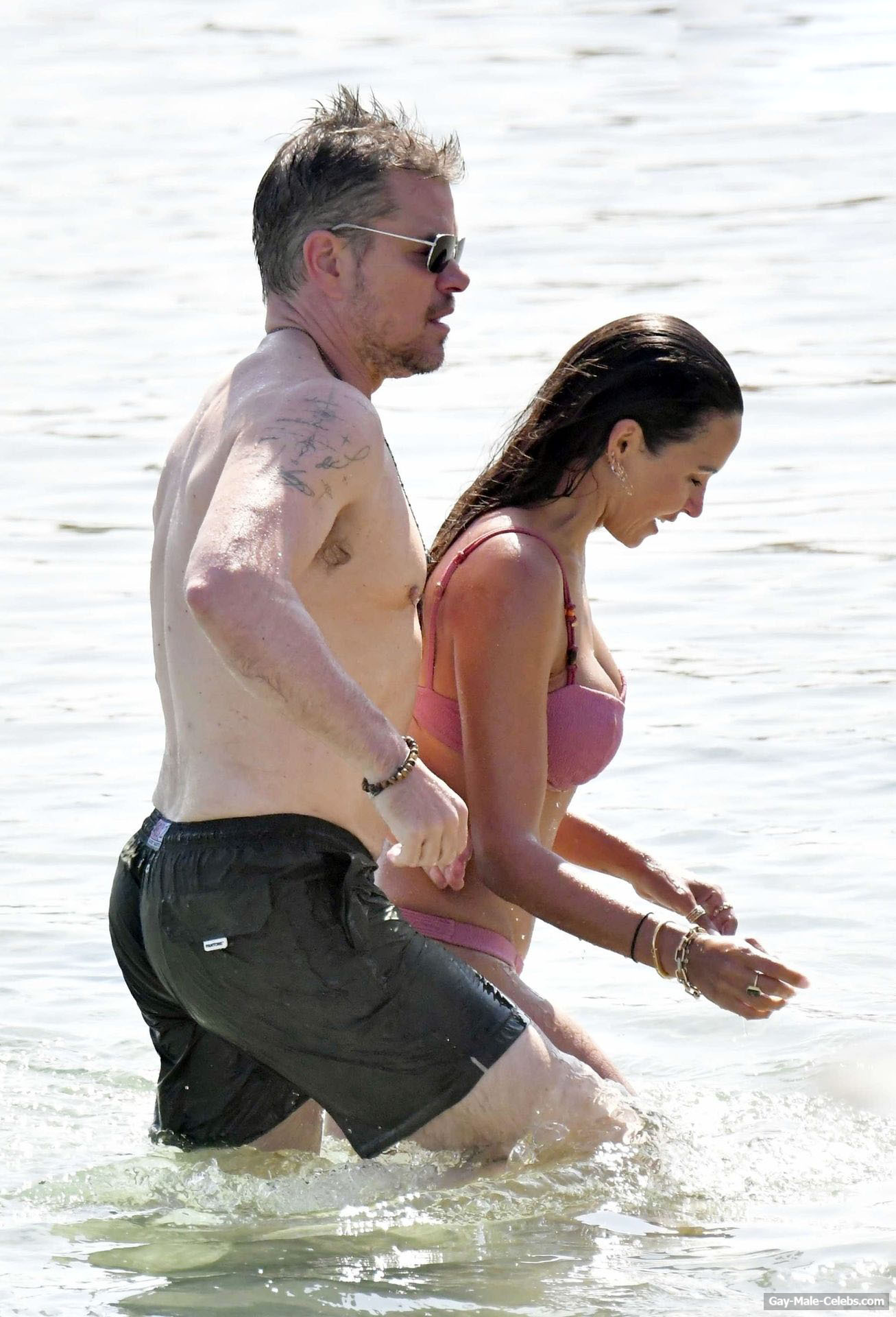 Matt Damon Relaxing Shirtless With Girlfriend