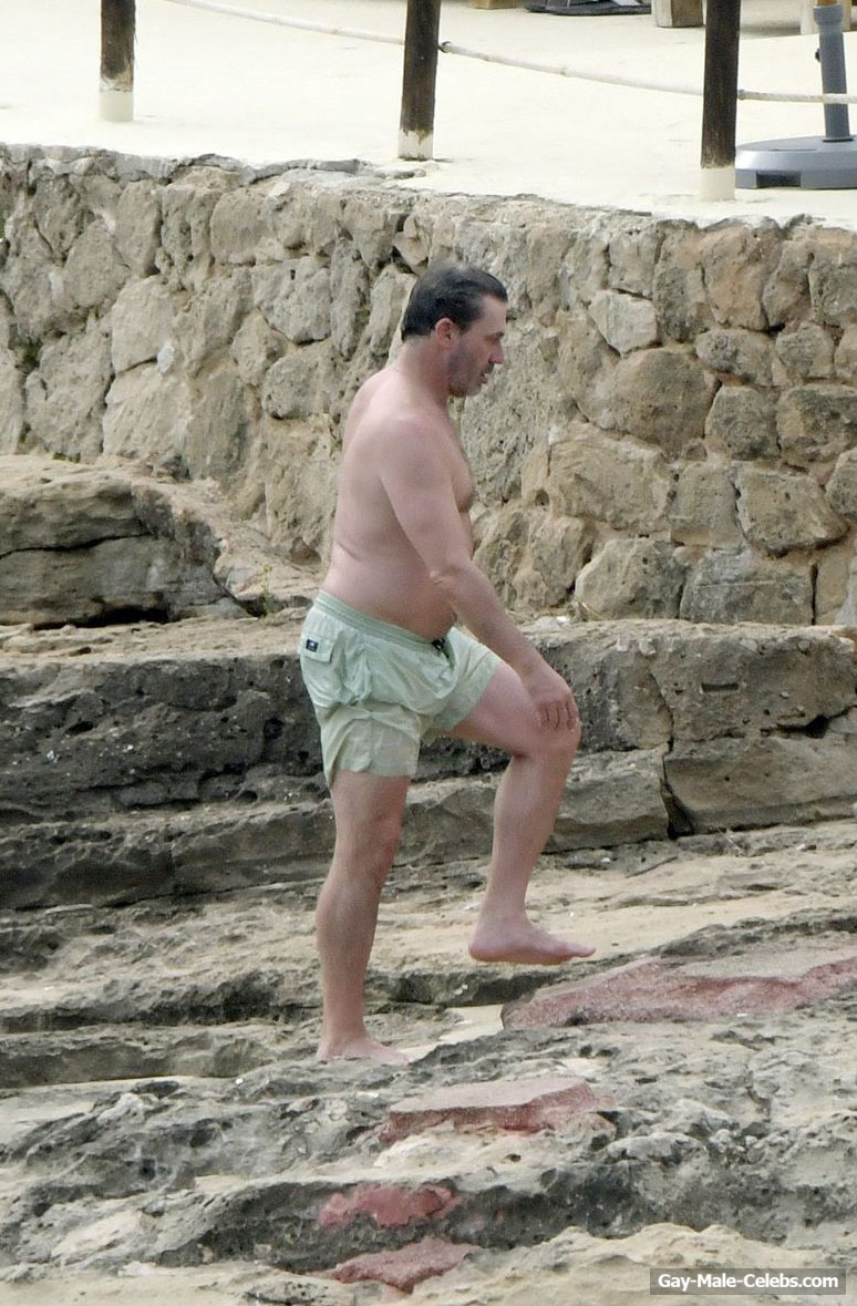 Jon Hamm Shirtless Beach Photos