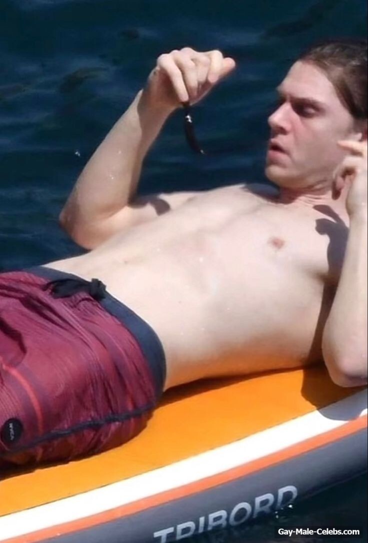 Evan Peters Cock Slips And Shirtless Sexy Pics