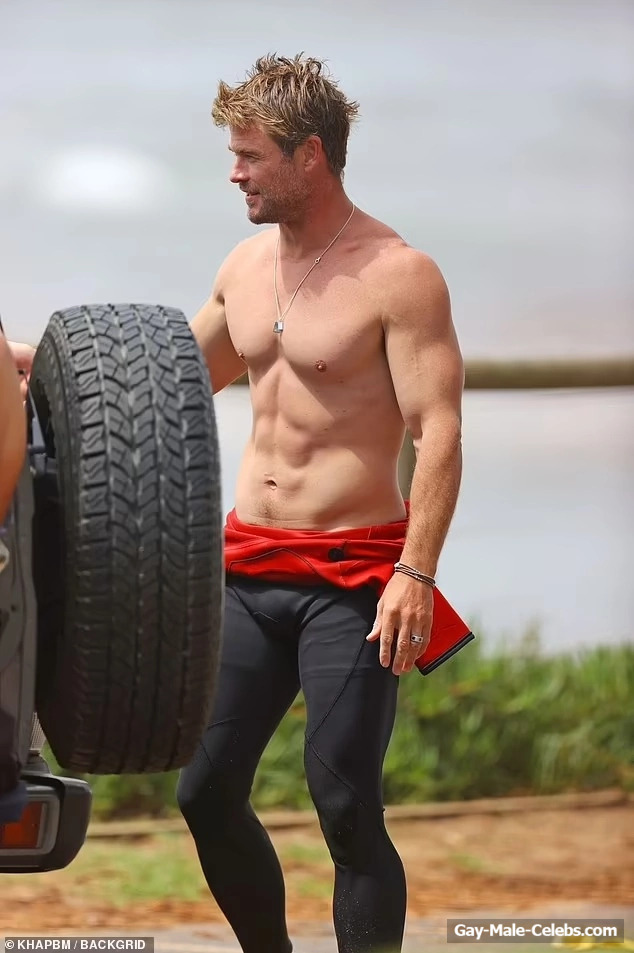 Chris Hemsworth Nude Torso And Bulge (Video)