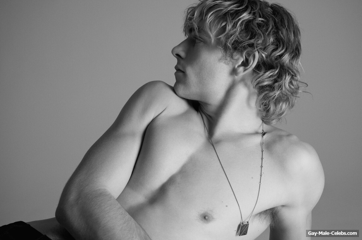 Ross Lynch Seriously Bulge And Shirtless Photos