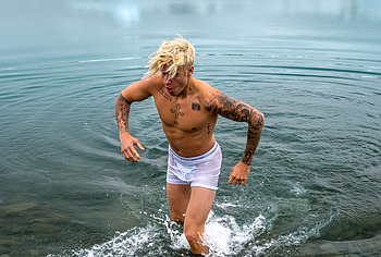 Justin Bieber wet underwear Photo