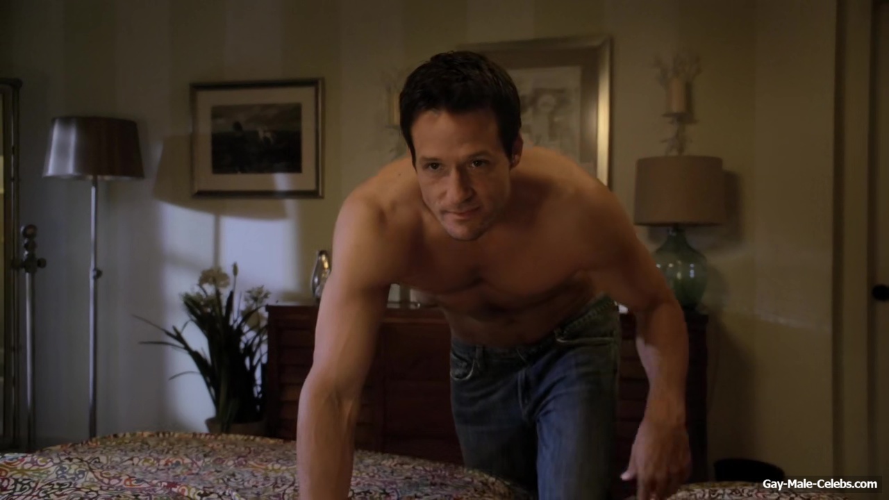 Josh Hopkins Nude Torso in Cougar Town - Gay-Male-Celebs.com