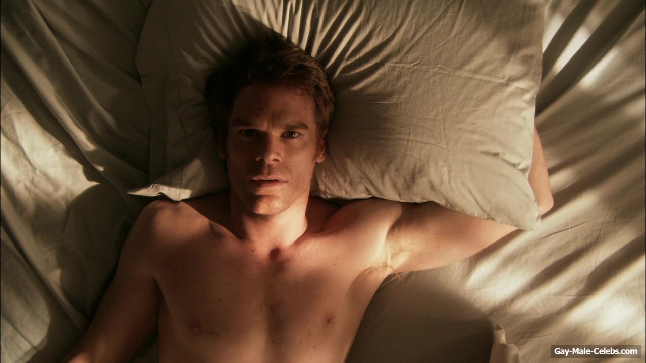 Michael C. Hall Shirtless Scenes in Dexter - Gay-Male-Celebs.com