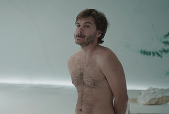 Emile Hirsch nudity