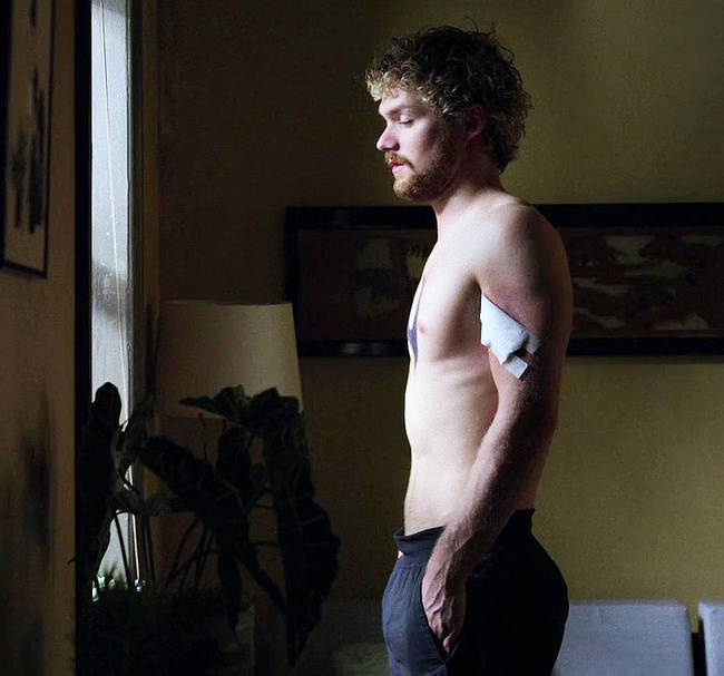 Finn Jones Shirtless