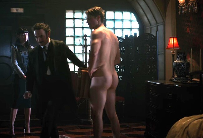 Joel Kinnaman nude