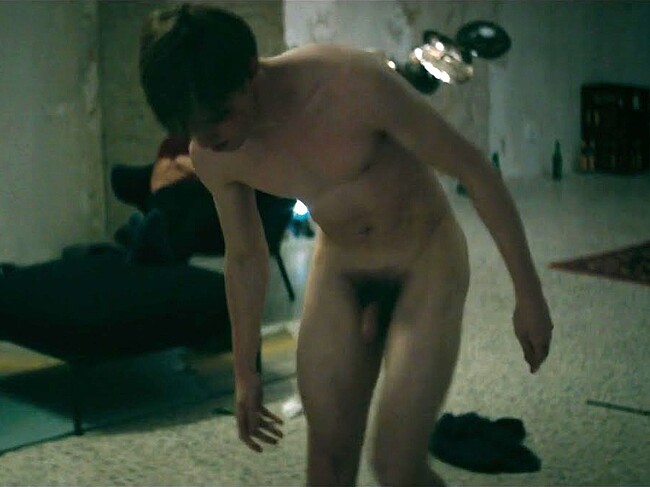 Louis Hofmann uncensored nude