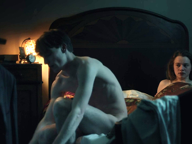 Louis Hofmann naked