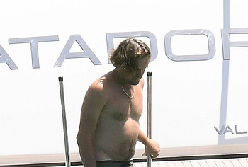 Leonardo DiCaprio shirtless