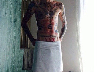 Machine Gun Kelly bulge