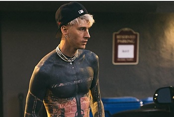 Machine Gun Kelly nude