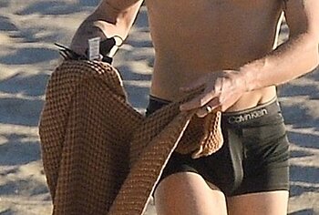 Shawn Mendes penis bulge