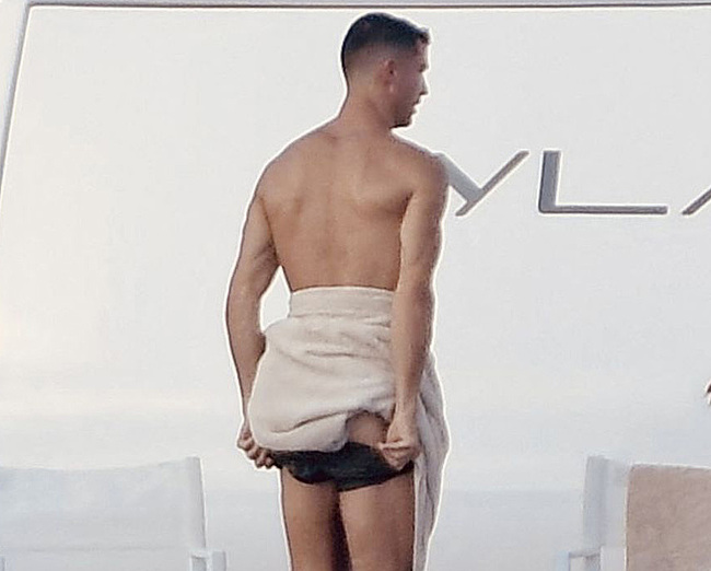 Cristiano Ronaldo ass