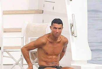 Cristiano Ronaldo paparazzi