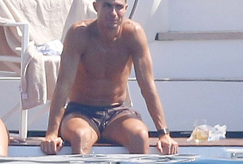 Cristiano Ronaldo shirtless