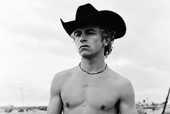 Ross Lynch nudity