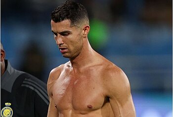 Cristiano Ronaldo shirtless